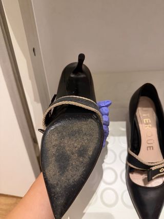 Zapatos Uterque Negros Tacón Tira Hebilla Dorada