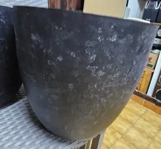 2 Macetas Negras Plástico 30x18x32cm. C/u 5€