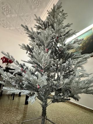 Árbol de Navidad con adornos