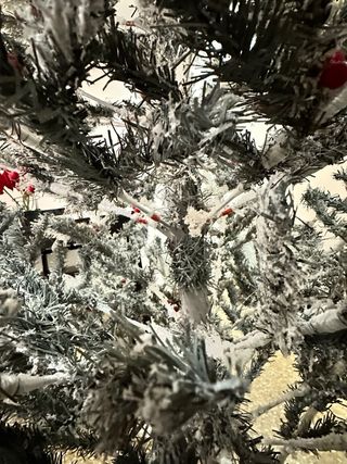 Árbol de Navidad con adornos