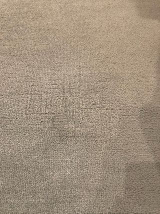 Alfombra azul pizarra de moqueta