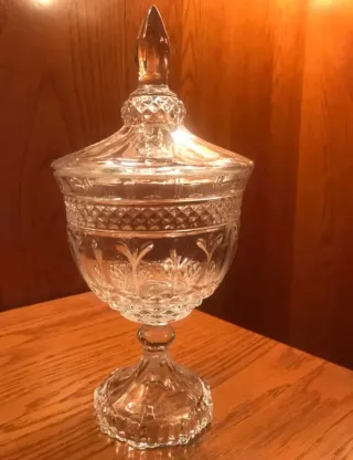 Bombonera de cristal con tapa