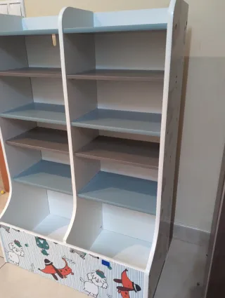 Estantería infantil de madera