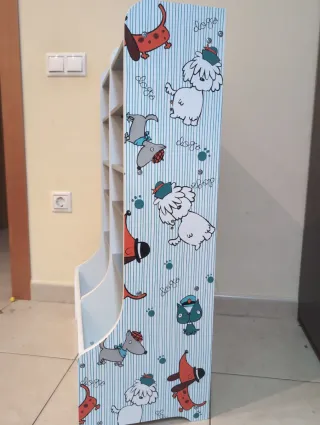 Estantería infantil de madera