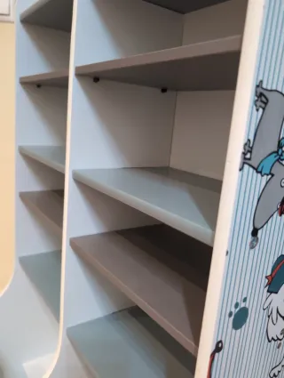 Estantería infantil de madera