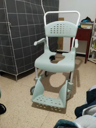Silla ducha con ruedas para mayor