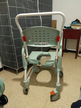 Silla ducha con ruedas para mayor