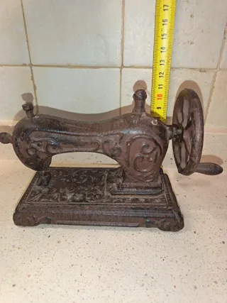 Réplica Miniatura Máquina de Coser Hierro