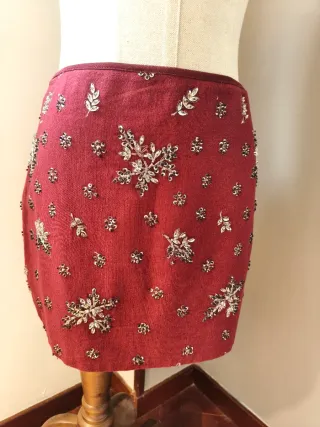 Falda mini joya burdeos con lentejuelas