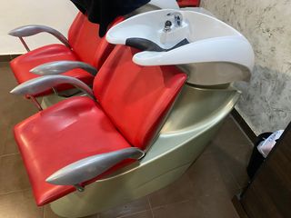 Mobiliario de peluquería completo.