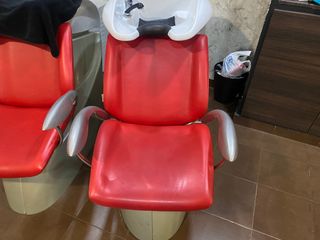 Mobiliario de peluquería completo.