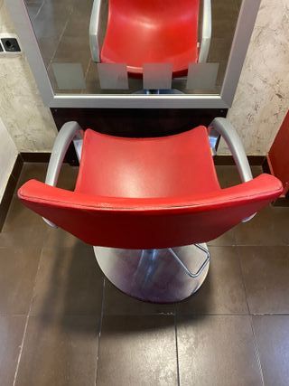 Mobiliario de peluquería completo.