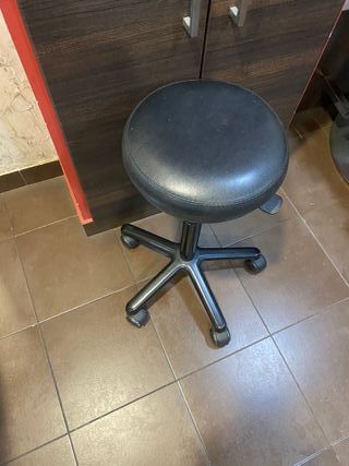 Mobiliario de peluquería completo.