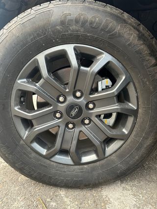 5 Llantas Ford ranger 18”+neumáticos NUEVAS(500km)
