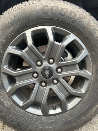 5 Llantas Ford ranger 18”+neumáticos NUEVAS(500km)