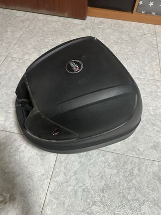 Cajón de moto Givi negro