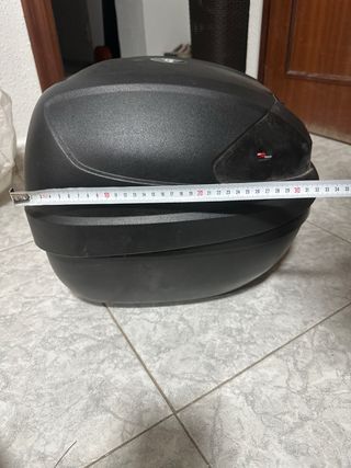 Cajón de moto Givi negro