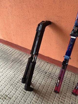 Esquís Atomic con fijaciones