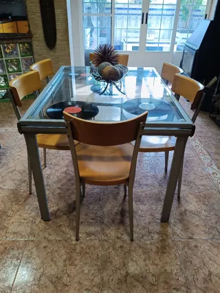 Mesa de cristal extensible y 6 sillas