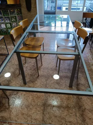 Mesa de cristal extensible y 6 sillas