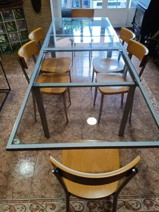 Mesa de cristal extensible y 6 sillas