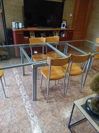 Mesa de cristal extensible y 6 sillas