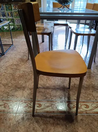 Mesa de cristal extensible y 6 sillas