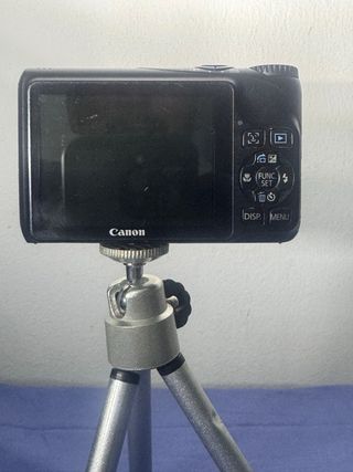 Canon PowerShot A2200.