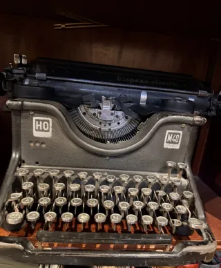 Máquina de escribir Hispano Olivetti HO M40