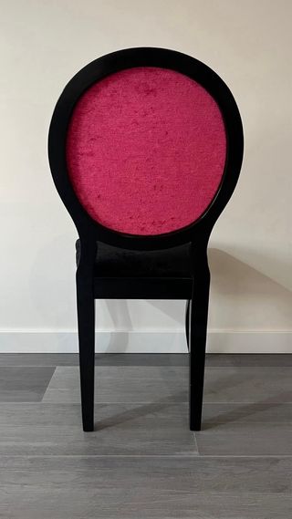 Mesa Comedor Extensible Negra + 4 Sillas Rojas