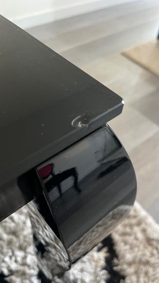 Mesa Comedor Extensible Negra + 4 Sillas Rojas