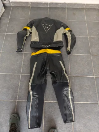 Mono Dainese 2 piezas negro y amarillo
