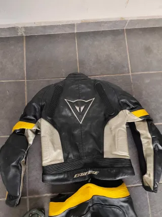 Mono Dainese 2 piezas negro y amarillo