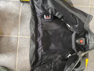 Mono Dainese 2 piezas negro y amarillo