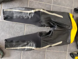 Mono Dainese 2 piezas negro y amarillo