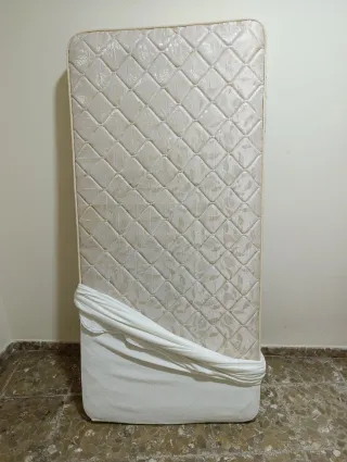 Colchones de tela varios tamaños y marcas.