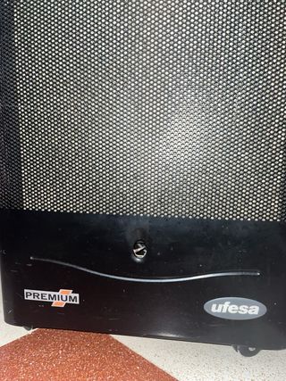 Estufa de gas Ufesa negra y beige
