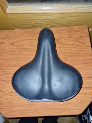 Pack  sillín, bomba y ciclocomputador y alforjas