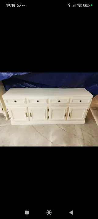 Precioso aparador de madera blanco y dorado