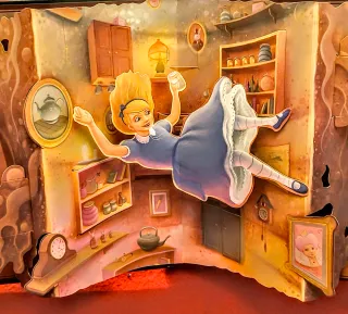 LIBRO POP-UP-MÚSICA-SONIDOS "ALICIA EN EL PAÍS..".