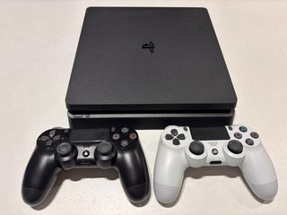 PS4 Slim 1TB Negra + 2 Mandos