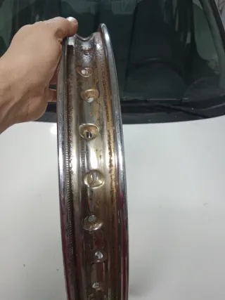 Llanta de moto clásica de 19  y goma 3/19