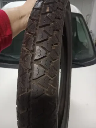 Llanta de moto clásica de 19  y goma 3/19