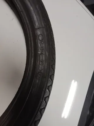 Llanta de moto clásica de 19  y goma 3/19