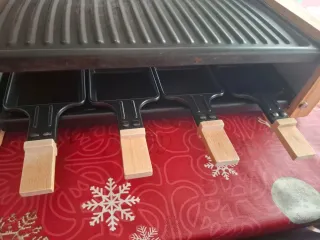 Plancha de piedra y madera