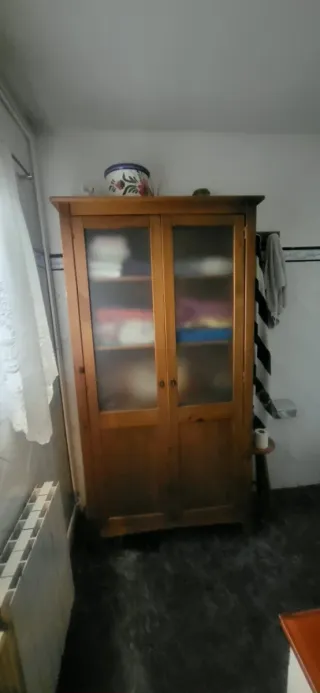 Mueble de madera con cajones