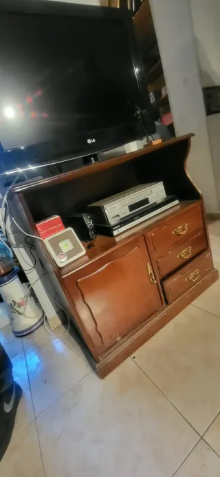 Mueble de madera con cajones