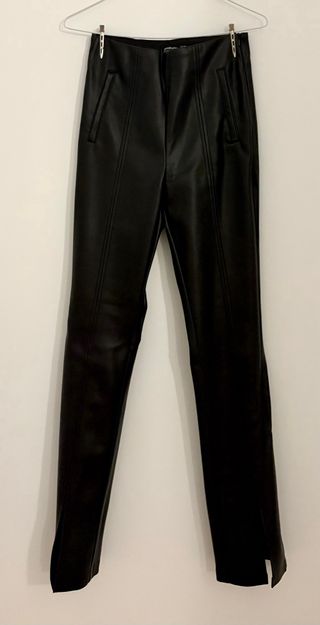 Pantalones efecto cuero, negros
