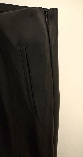 Pantalones efecto cuero, negros