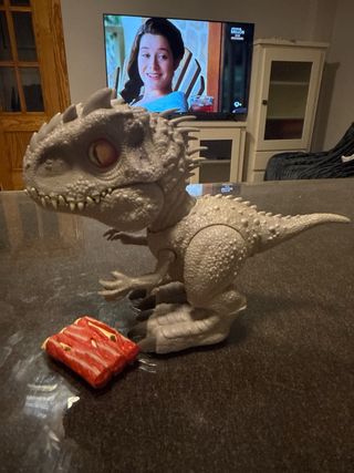 Bebé Indominus Rex Mattel Jurassic World